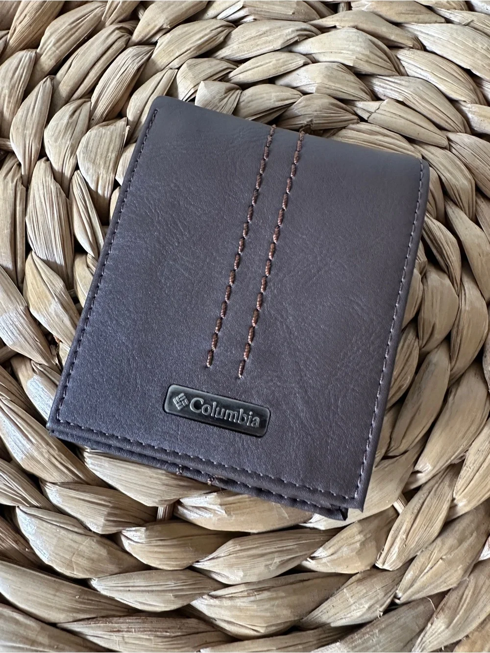 Columbia Men’s Brown Leather Bifold Wallet - Vertical Stitch Logo